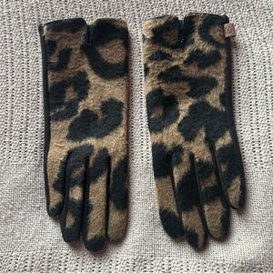 NWOT Leopard Print Gloves, Touch Screen Compatible - One Size